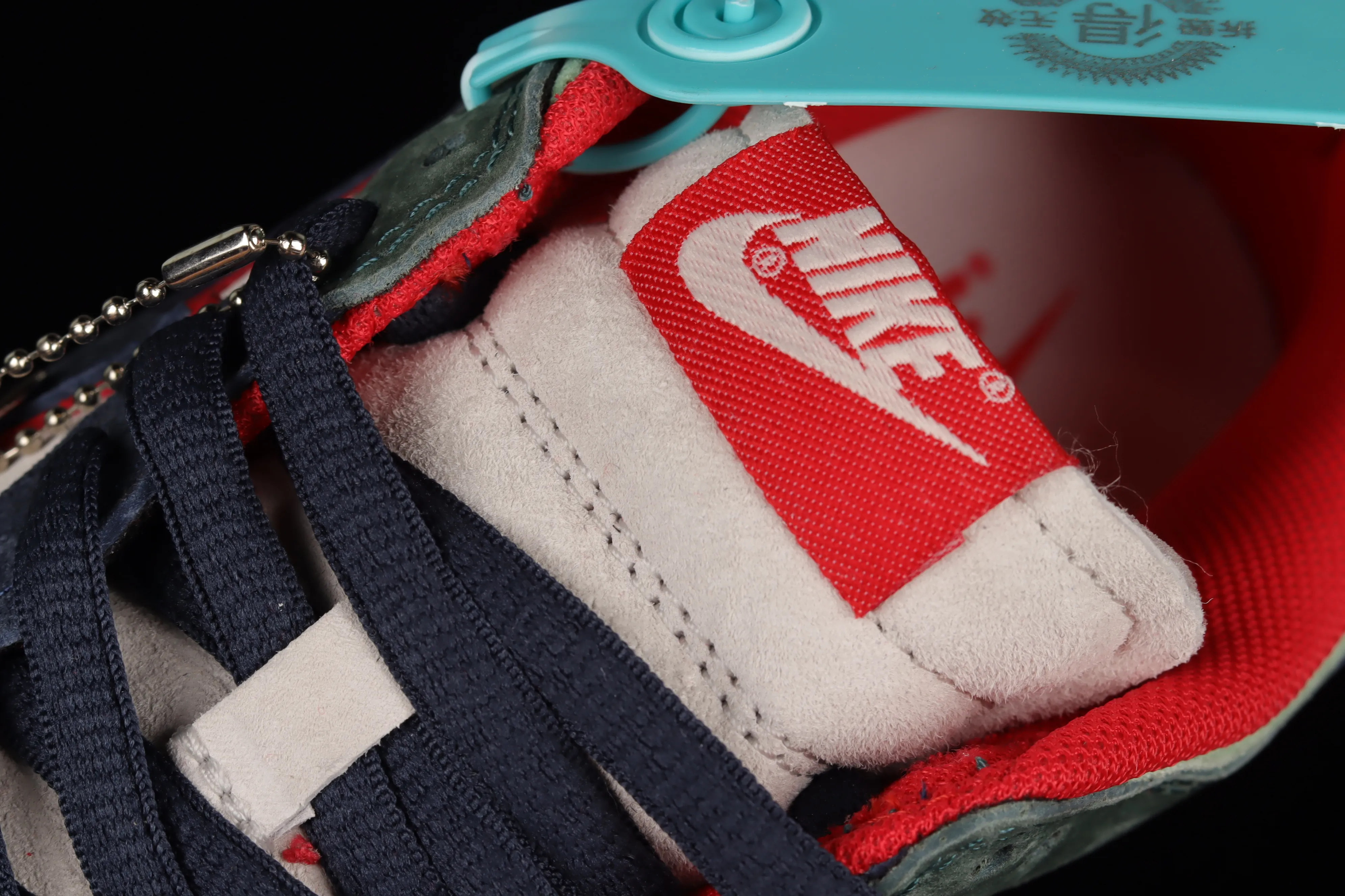 All Categories Nk SB Dunk Series Nk SB Dunk Low Low-top sneakers F version Otomo Katsuhiro x Nk SB Dunk Low "Steamboy OST" Otomo Katsuhiro co-branded SB low-top sports and leisure sneakers LF0039-004